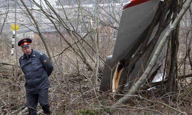 Abgestuerzten Praesidentenflieger gepluendert Festnahme