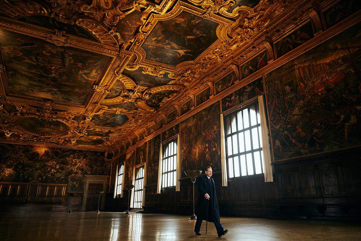 Kenneth Branagh als Monsieur Poirot im Palazzo Ducale, dem Dogenpalast. 