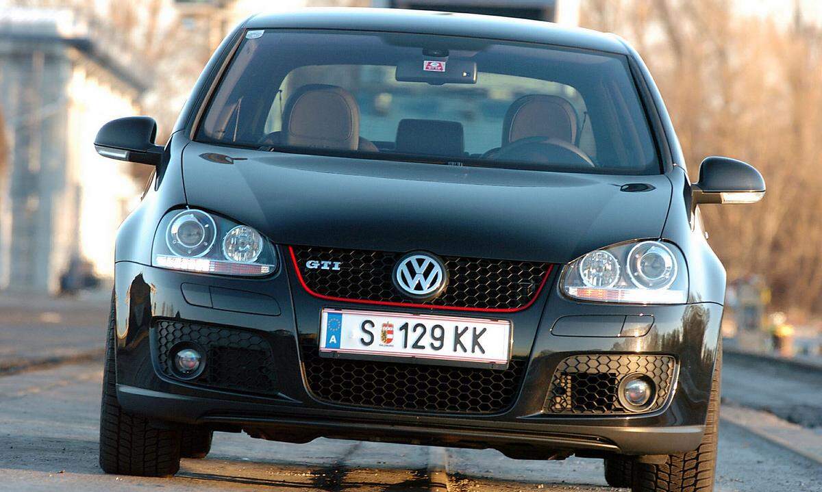 Wenig Erfolg war hingegen seinem Nachfolger, dem zwischen 2003 und 2008 produzierten Golf V, beschienen. Das Modell konnte am Markt nicht wirklich reüssieren und wurde daher von VW nach nur fünf Jahren bereits wieder abgelöst.