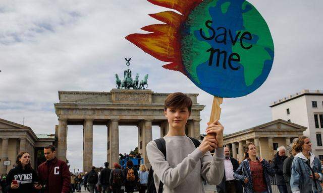 Junge deutsche Klimaschützer haben vor Gericht einen Sieg errungen. Die Hüter der Verfassung haben ihr Anliegen stark aufgewertet. 