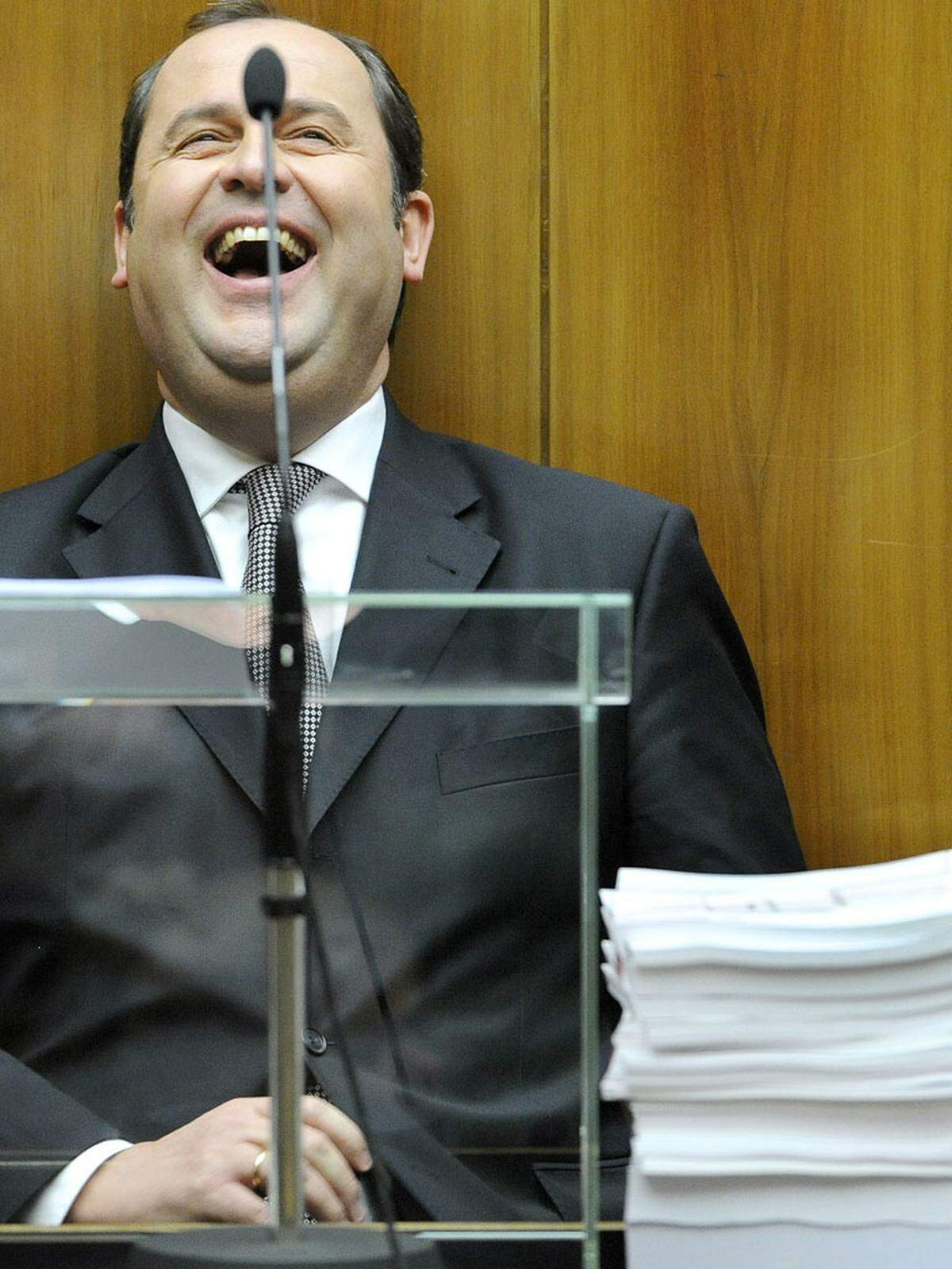 ÖVP-Finanzminister Josef Pröll machte 2010 seinen Sparkurs schmackhaft, indem er erklärte, dass sein Budget den „Weg aus der Schuldenfalle“ zeige.