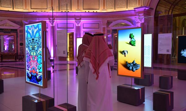 In Riad wird jährlich ein KI-Gipfel veranstaltet. Saudiarabien will bis 2030 Weltmarktführer sein. 
