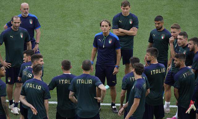 Roberto Mancini im Training mit seinen Spielern