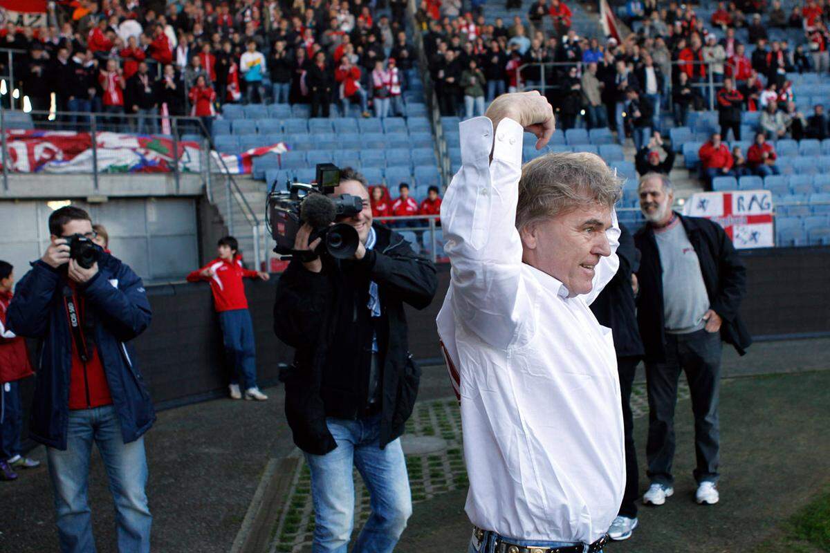 Stolz präsentierte der ehemalige VGÖ-Spitzenkandidat den Grazer Fans die Rückseite seines Oberhemdes.