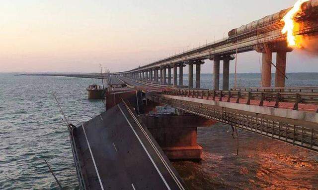 Die Kertsch-Brücke verbindet das russische Festland mit der annektierten Halbinsel Krim.