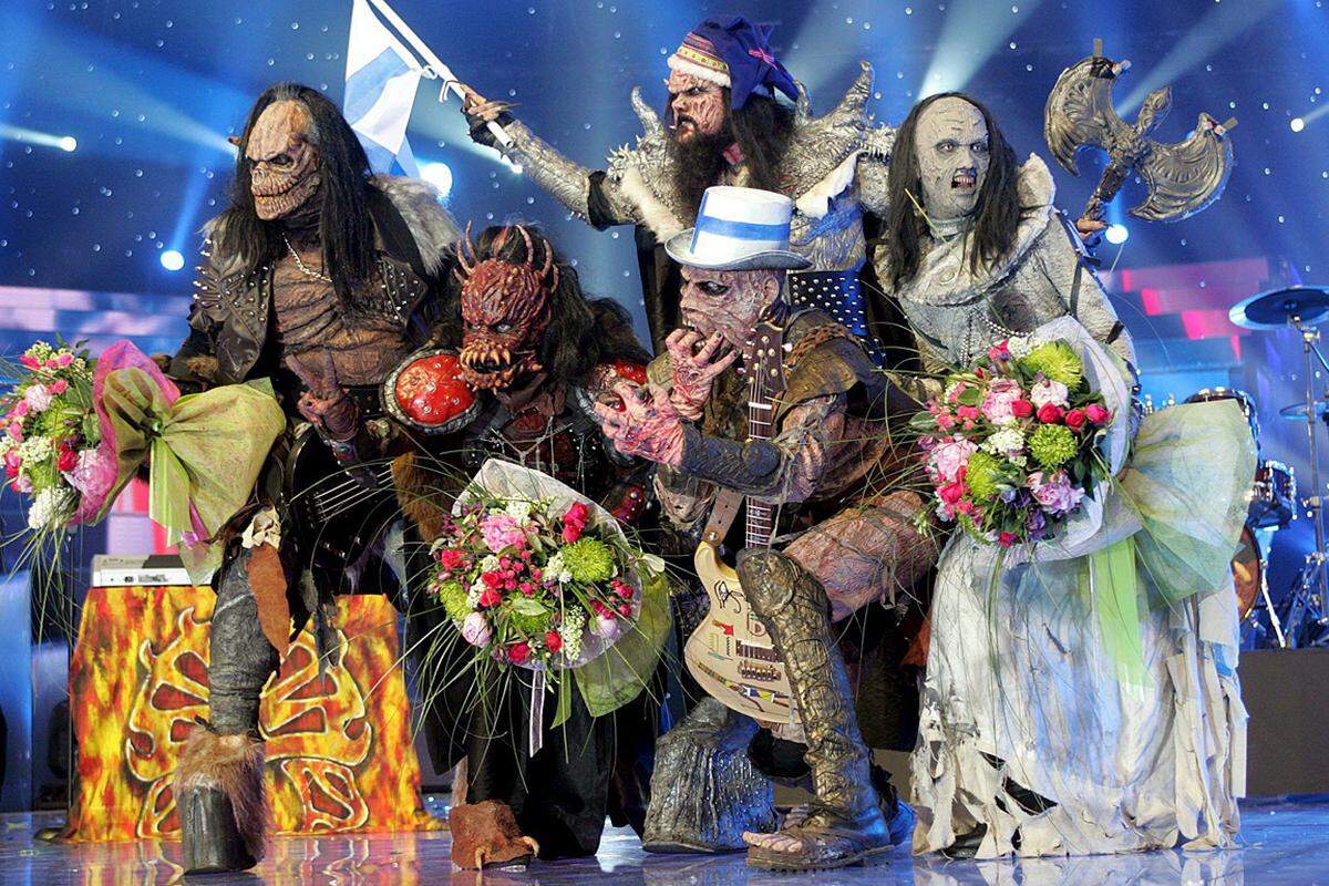 Drei Jahre später gelang einem anderen ungewöhnlichen ESC-Act gar der Sieg. Die Horror-Rock'n'Roll-Kapelle Lordi, eine Mixtur aus Kiss und Gwar, gewann 2006 mit Hard Rock Hallelujah" den Song Contest für Finnland. Vielleicht waren es ja die Plateauschuhe. Die haben schon Abba damals zum Sieg verholfen.Lordi