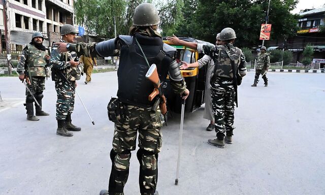 Ein Bild aus der Stadt Srinagar im indischen Unionsstaat Jammu und Kaschmir - noch herrscht Ausgangssperre.