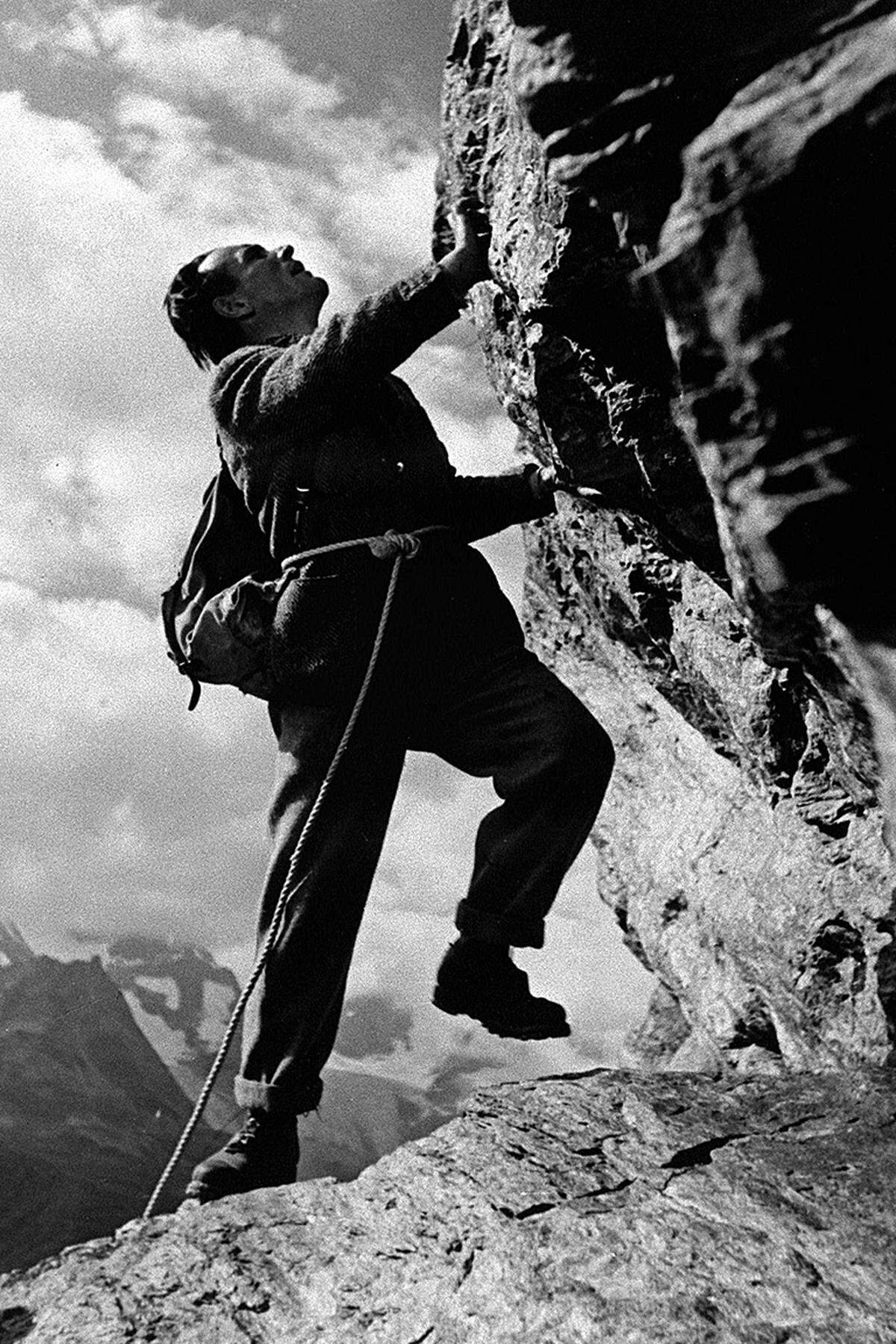 Das literarische "Urviech" schrieb auch einige Drehbücher, etwa für Luis Trenkers Bergsteigerfilm "Der Berg ruft".Im Bild: "Der Berg ruft", in regelmäßigen Abständen im Programm des ORF zu sehen.