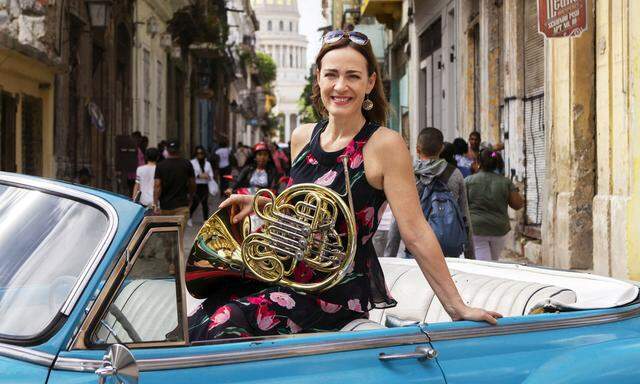 In Havanna nahm Sarah Willis Mozarts Hornkonzerte auf – gemischt mit kubanischen Rhythmen.  