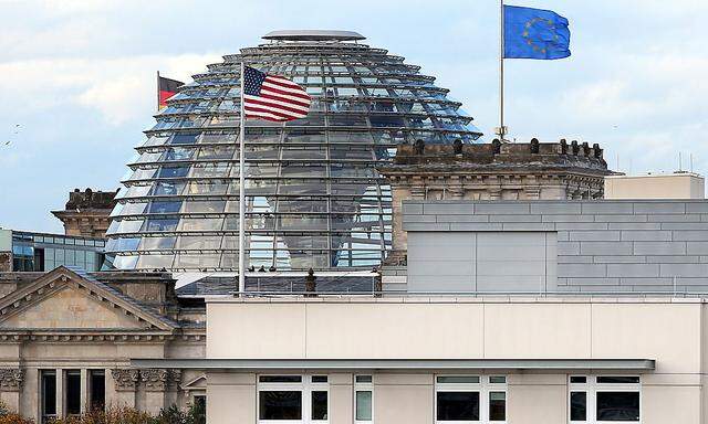 Das Dach der US-Botschaft in Berlin mit den vermuteten Abhör-Einrichtungen