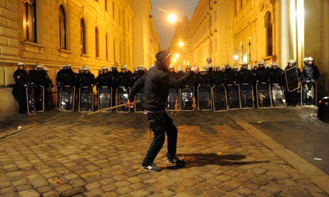 Archivbild von der Anti-Akademikerball-Demo 2014.