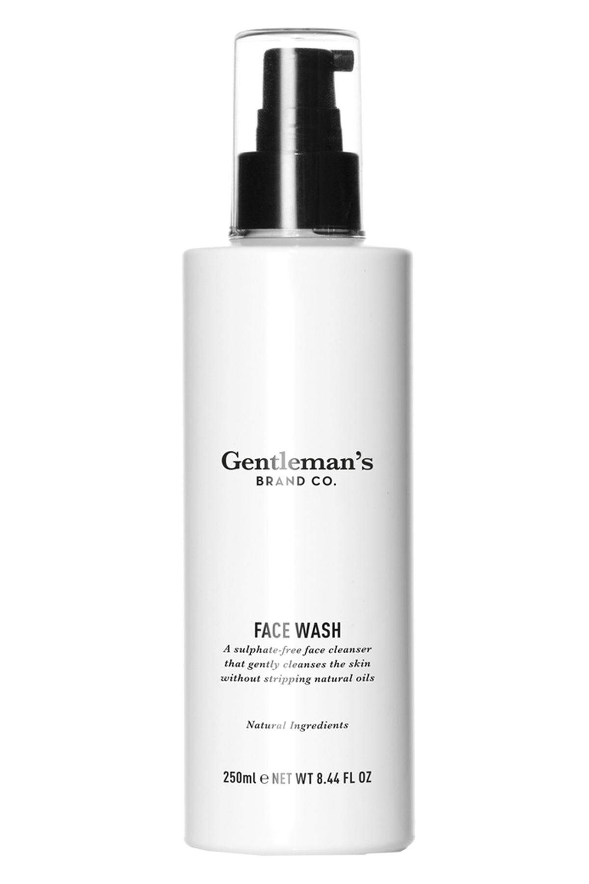 Einen sauberen Start in den Tag ermöglicht „Face Wash“ von Gentleman’s Brand ­(24 Euro, stattgarten.wien).
