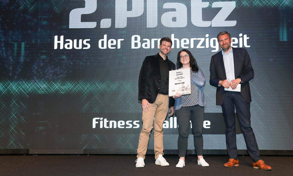 Im Haus der Barmherzigkeit wachen die Health Angels über die Gesundheit der Mitarbeiter. Geschäftsführer Andreas Kauba und Personalentwicklerin Sylvia Kosek freuen sich über den zweiten Platz in der Kategorie Fitness Challenge.