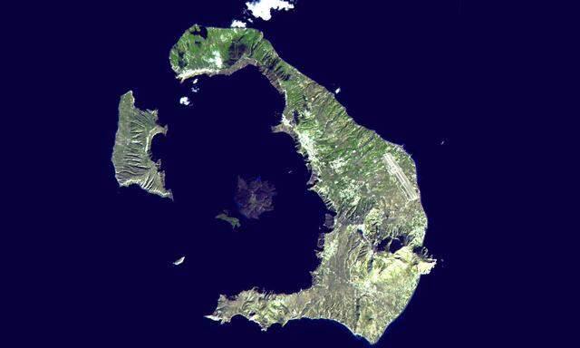 Das blieb, als einer der stärksten Vulkane der Geschichte ausbrach und ein großer Teil seiner Kraterwände im Meer versank: die Insel Santorin.