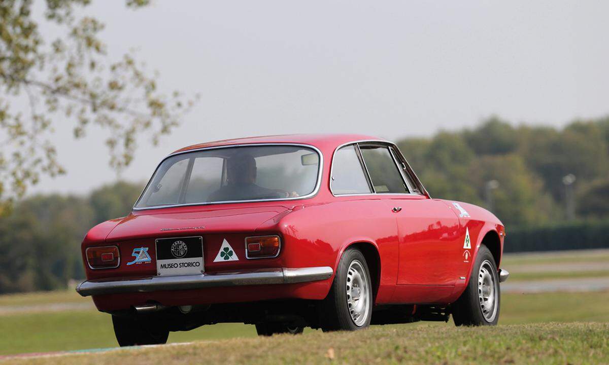 1964: Alfa Giulia Sprint Coupé mit Bertones Handschrift und GTA-Paket – schnell und leicht.