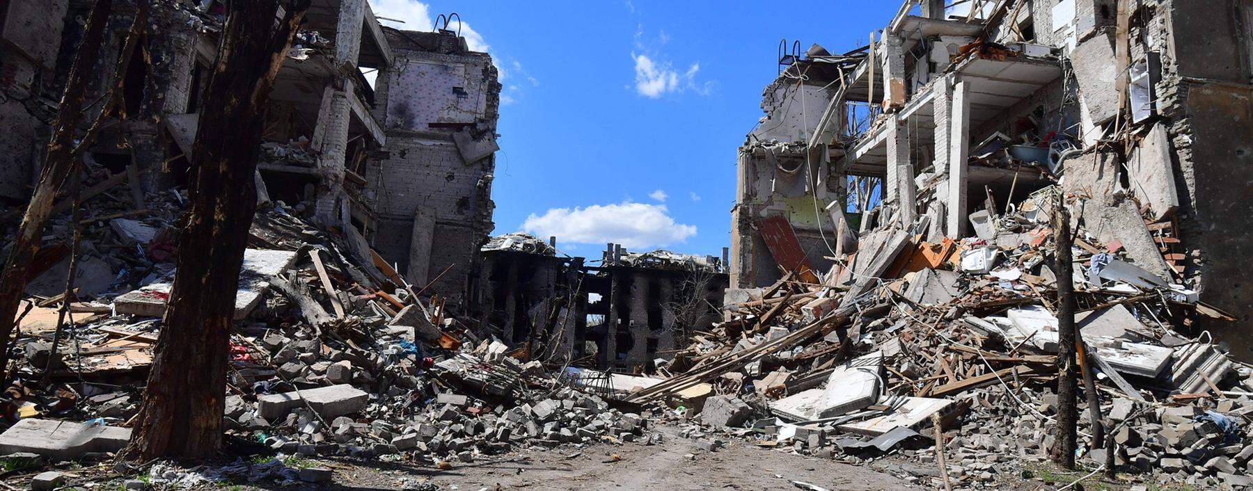 DPR LPR Russia Ukraine Military Operation 8177436 27.04.2022 A view shows destroyed houses in Mariupol, Donetsk People s