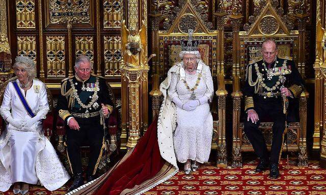 Archivbild: So pompös war die Queen's Speech am 27. Mai 2015. Dieses Jahr wird die Queen ohne Krone und in einem "normalen Kleid" die Regierungserklärung verlesen.