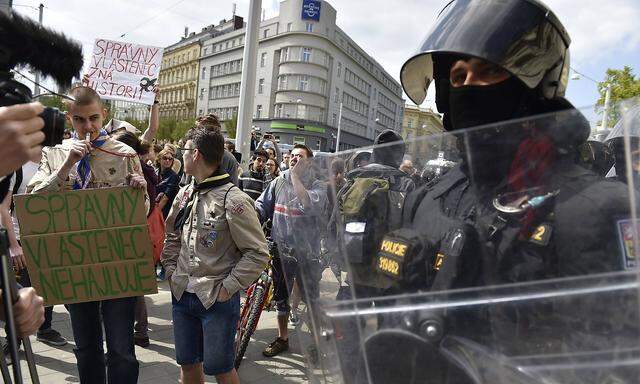 Zum Maifeiertag versammelten sich Rechtsextreme und Gegendemonstranten in der Brünner Innenstadt.
