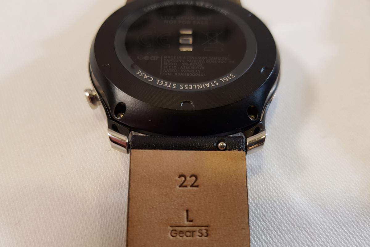 Auch bei der Gear S3 steht natürlich Individualität im Vordergrund. Um das möglich zu machen, stehen nicht nur zahlreiche Ziffernblätter zur Auswahl, sondern auch bei den Armbändern bietet Samsung seinen Nutzern freie Wahl.