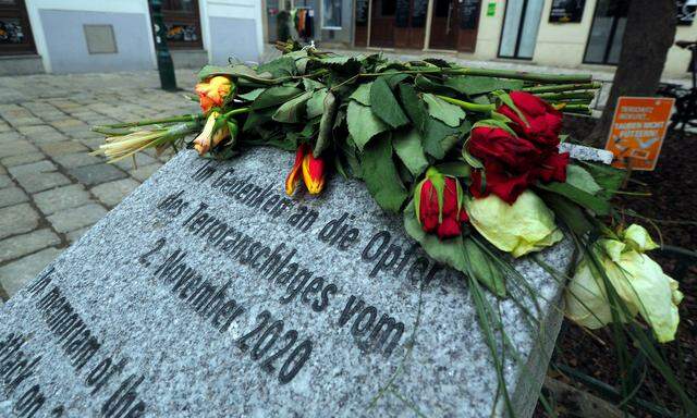 Gedenkstein der Stadt Wien für die Opfer des islamistischen Terroranschlages vom 2. November 2020 in der Wiener Innenstadt.