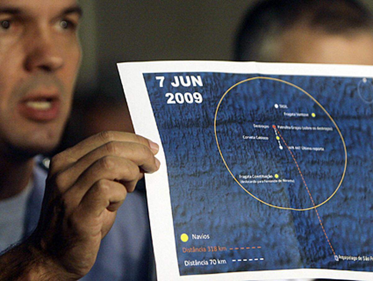 Alle geborgenen Leichen und Trümmerteile wurden in einer Gegend gefunden, die rund 80 Kilometer entfernt von der Stelle liegt, von der das letzte Funksignal der Maschine geschickt wurde. "Wir navigieren durch ein Meer von Trümmern", erklärte Kapitän Giucemar Tabosa Cardoso von der brasilianischen Marine.