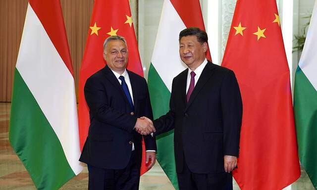 Ungarns Ministerpräsident Orbán mit Chinas Präsident Xi im Jahr 2019 in Peking. 