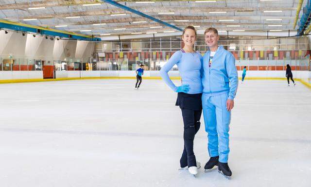 Eislaufen im Hochsommer: Mariia Kazantceva und Denis Shvedov trainieren in der Eisstadthalle, die mit zwölf Grad einer der kältesten Orte Wiens ist.