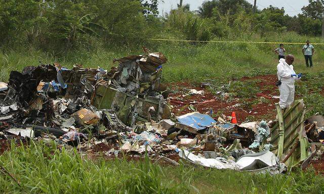Das Flugzeug zerschellte auf einem Feld nahe der kubanischen Hauptstadt Havanna kurz nach dem Start.