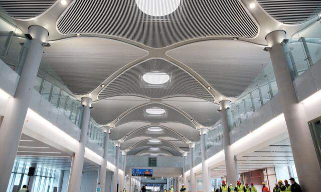 So sieht der neue Großflughafen in Istanbul von innen aus. Offiziell soll er am 29. Oktober eröffnet werden.