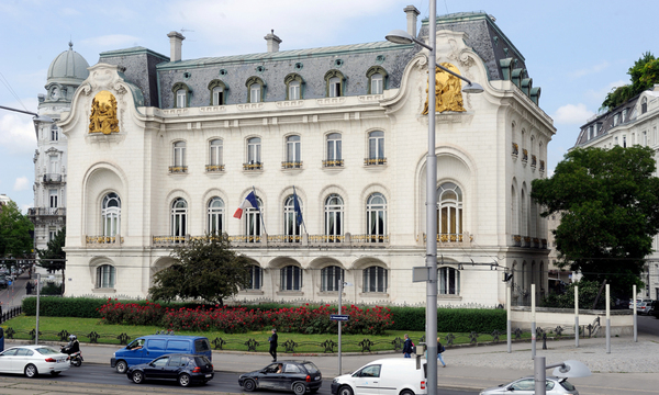 In einer Woche werden Soldaten auch Botschaften bewachen. Ob auch die französische Botschaft (im Bild) dazu zählen wird, ist noch offen. 