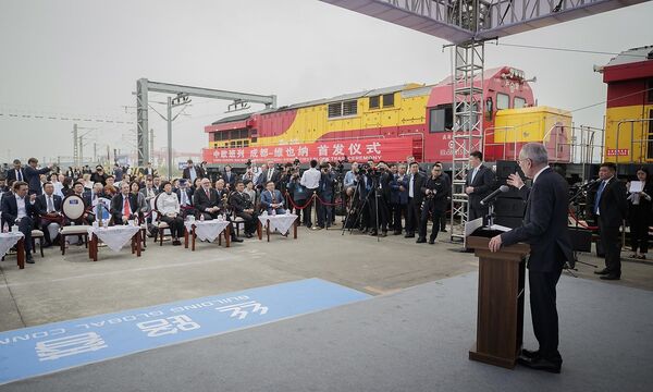 ++ HANDOUT ++ STAATSBESUCH IN CHINA: GROSSER BAHNHOF IN CHENGDU - ERSTER GUeTERZUG NACH WIEN FUHR AB: VAN DER BELLEN