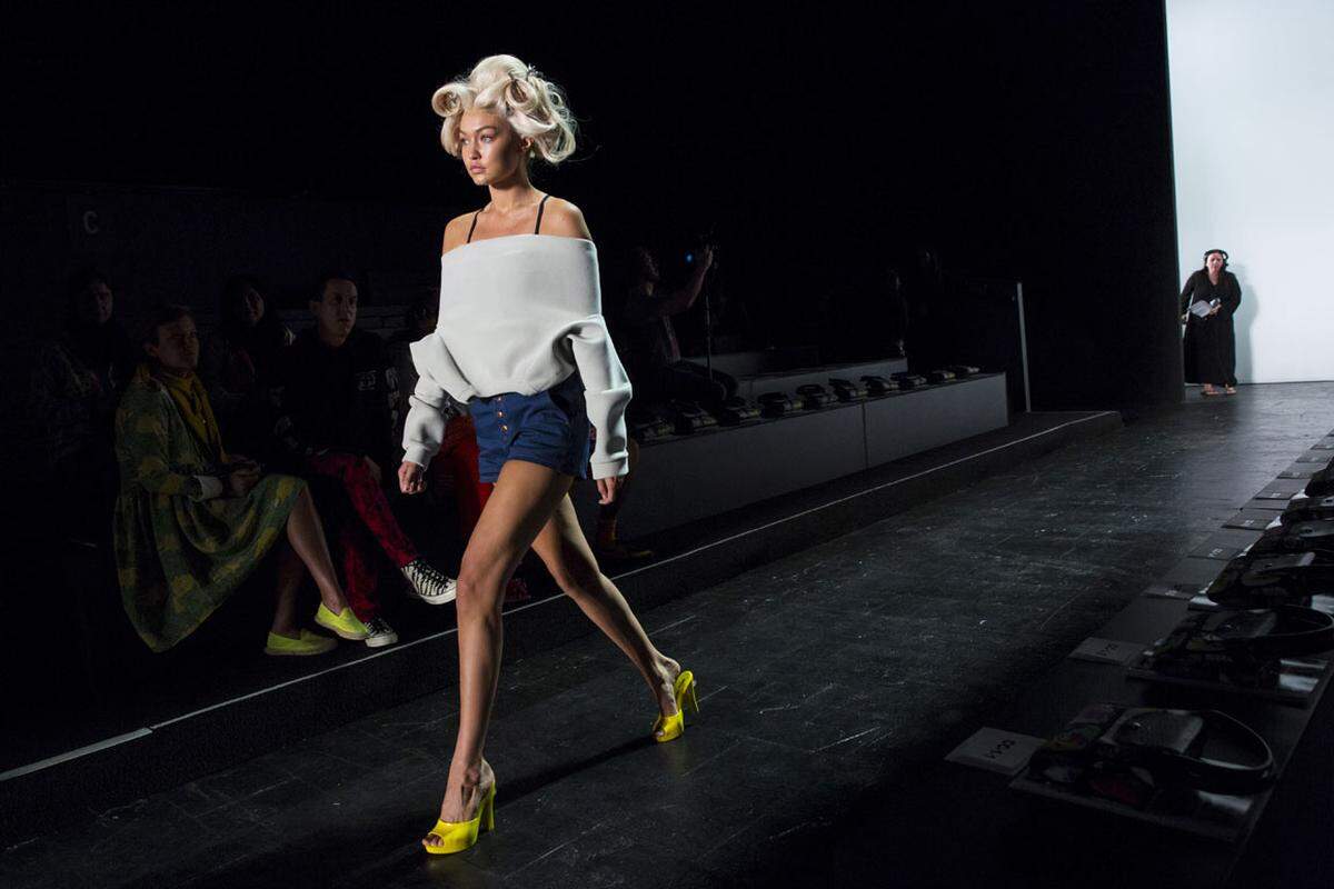 Für seine Show holte sich der Designer das neue It-Girl Gigi Hadid auf den Laufsteg.