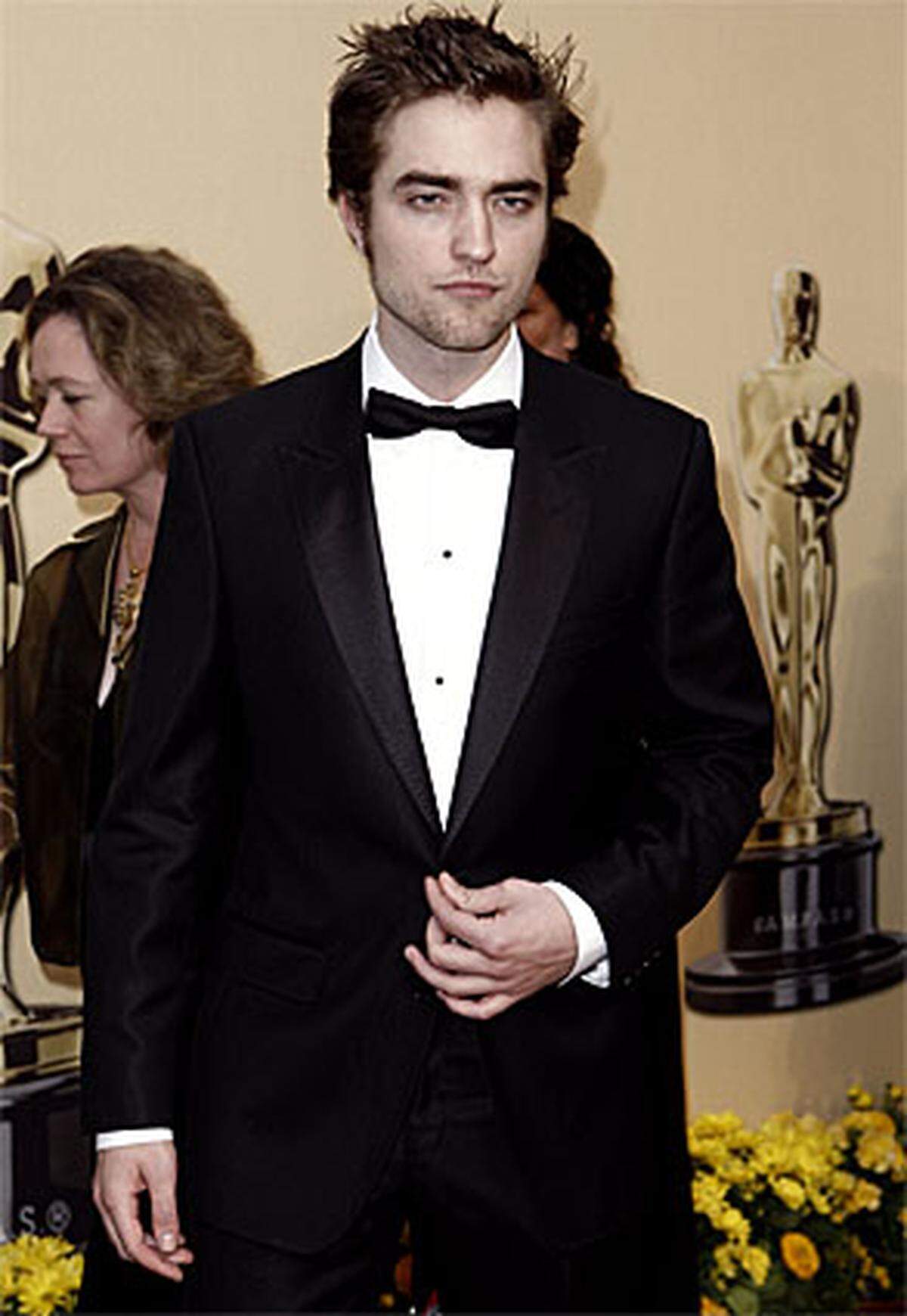 Gesichtsfarbe: extrablass. Mädchenschwarm und Vampir-Darsteller Robert Pattinson ("Twilight") präsentierte einen Award.