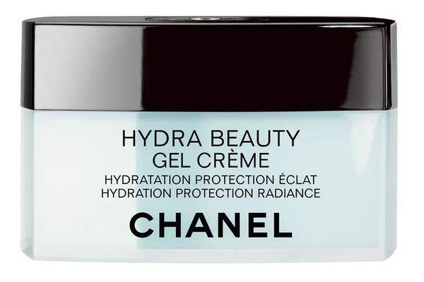 Weiße Kamelie und blauer Ingwer sollen in der „Hydra Beauty Gel Crème“ von Chanel für einen ausgewogenen Feuchtigkeitsgehalt sorgen (50 ml um 63 Euro, ab Mitte März erhältlich)