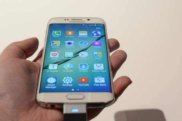 Mit einem Wert von 557 Pixel pro Zoll überzeugt Samsungs verbautes Display nicht nur am Papier. Es ist der "schärfste" Bildschirm, den es derzeit am Markt gibt.