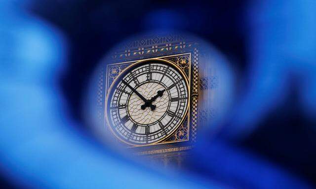 The Big Ben bell tower on the Houses of Parliament is visible through a shaped foil balloon as demonstrators protest during a ´March for Europe´ against the Brexit vote result earlier in the year, in London,  Britain