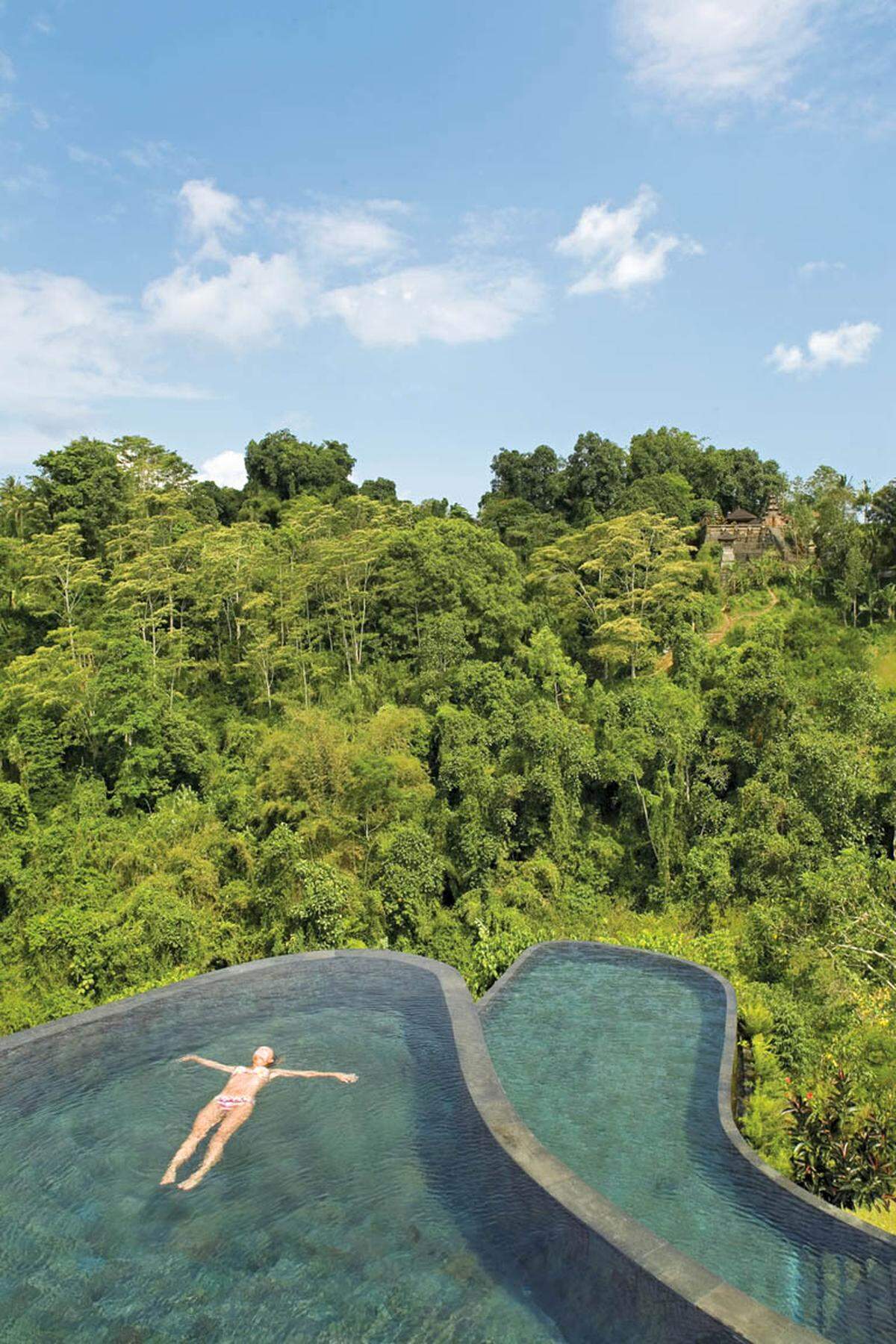 Die Ubud Hanging Gardens auf Bali verwöhnen mit schön eingefasstem Wasser.