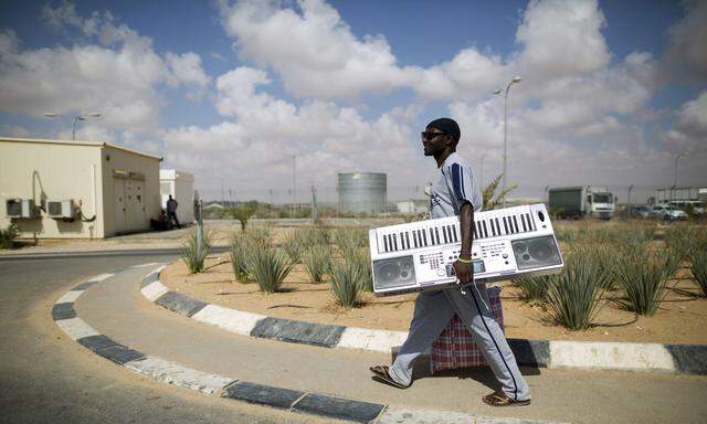 Israel will bis Ende März alle im Land gestrandeten Flüchtlinge in ihre afrikanischen Herkunftsländer oder Drittländer abschieben. Sie erhalten obendrein 3500 Dollar.