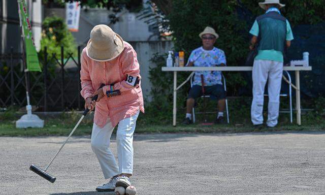 Japan hat die älteste Bevölkerung der Welt, die Überalterung wird zunehmend ein wirtschaftliches Problem. 