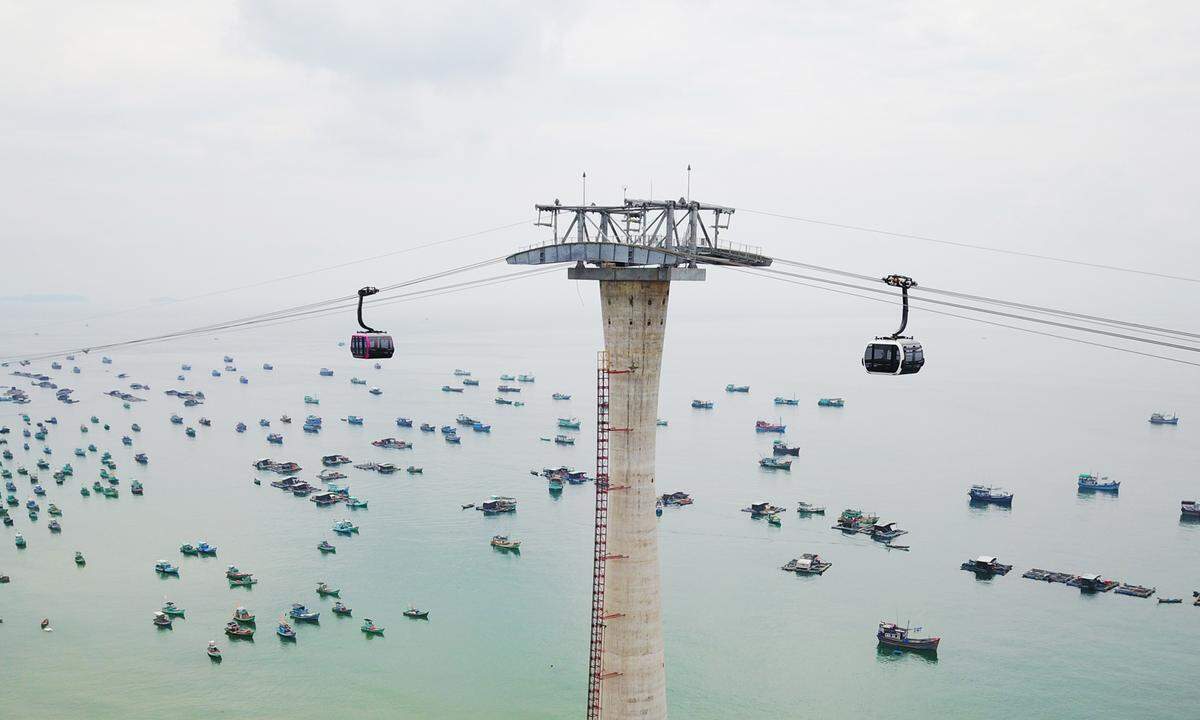 Erst kürzlich eröffnete Doppelmayr die längste Seilbahn der Welt in Vietnam. Die Dreiseilbahn misst 7.899,9 Meter und verbindet die beiden Ferieninseln Phu Quoc und Hon Thom im Süden des Landes miteinander.