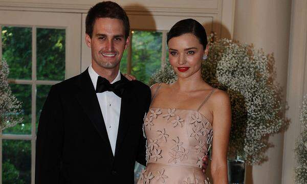 Auch Miranda Kerr und Snapchat-Gründer Evan Spiegel gründen heuer eine Familie. Kerr hat bereits mit Orlando Bloom einen Sohn. Der britische Filmstar und das australische Model sind 2011 Eltern von Flynn geworden, 2013 trennten sie sich.