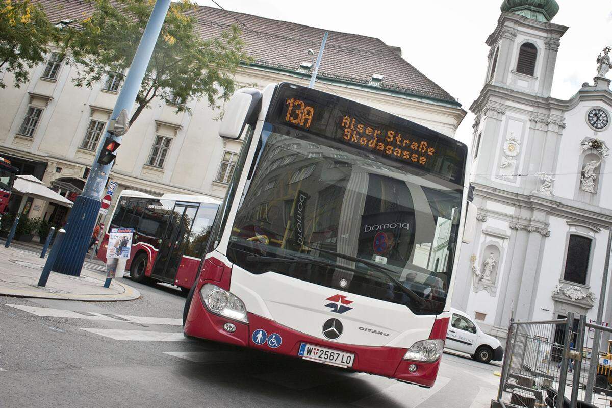 GelenkbusAb Fr&uuml;hjahr 2015 werden die Normalbusse durch Gelenkbusse ersetzt.Im Bild: Eine erste Probefahrt am Dienstag (23. September)