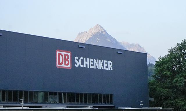 Die Deutsche Bahn kann von den verbliebenen Bietern für ihre internationale Logistiktochter Schenker auf mehr als 15 Milliarden Euro hoffen.
