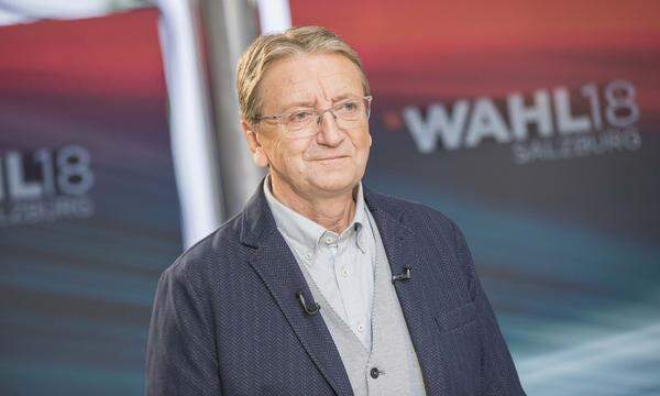 Er hat in den mehr als 25 Jahren seiner bisherigen politischen Tätigkeit Wahlsiege gefeiert, aber auch bittere Niederlagen hinnehmen müssen. Letztere etwa, als er von Heinz-Christian Strache aus der FPÖ ausgeschlossen wurde. Eine Schmach, die Karl Schnell nicht auf sich sitzen lassen wollte. 2015 gründete er die Freie Partei Salzburg und ging mit dieser nun - insbesondere gegen die Freiheitlichen - ins Rennen. Doch die Rechnung ging nicht ganz auf - Schnells FPS konnte keine fünf Prozent erreichen. Das FPS-Ergebnis reichte dennoch aus, um FPÖ-Salzburg-Chefin Marlene Svazek zu ärgern: Sie glaubt, dass die FPS daran Schuld sei, dass die FPÖ ihr Wahlziel von 20 Prozent nicht erreichen konnte. 