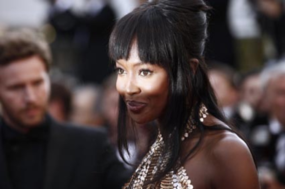 Mit 15 Jahren entdeckt sie ein Modelscout beim Shoppen in Londons Covent Garden. Ein paar Stunden Schauspielunterricht später, bekommt sie die ersten Auftritte als Model. Sie ist 16 Jahre alt und ziert die Seiten der britischen "Elle".