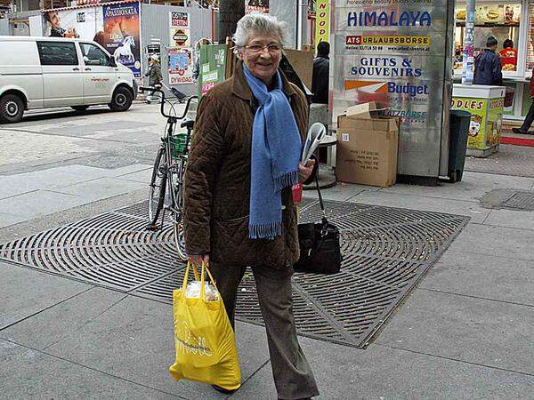 Elfriede Hurka spricht sich für eine Volksabstimmung und prinzipiell auch für die Abschaffung des Bundesheers aus. "Man muss sich aber überlegen, wie man dann den Katastrophenschutz aufrecht erhält", sagt die Pensionistin. Sie schlägt ein Freiwilligen-Heer vor.