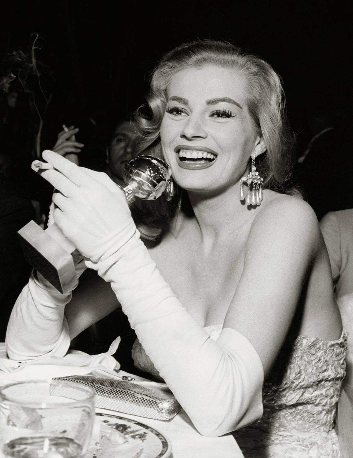 Anita Ekberg (hier 1956) wurde seinerzeit als "schwedischer Eisberg" vermarktet und erhielt 1955 für ihre Rolle in "Der gelbe Strom" von Regisseur William Wellmann den Golden Globe als beste Nachwuchsdarstellerin. 