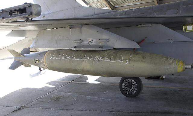 Koranische Verse auf einer Bombe der jordanischen Luftwaffe