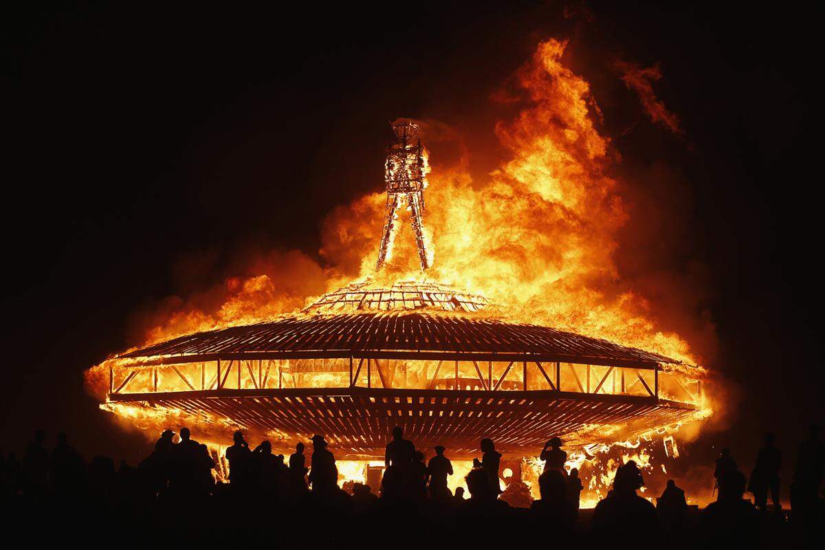 Den Namen hat das Festival vom riesigen Burning Man, einer gigantischen Holzpuppe, die am Samstag traditionell verbrannt wird.