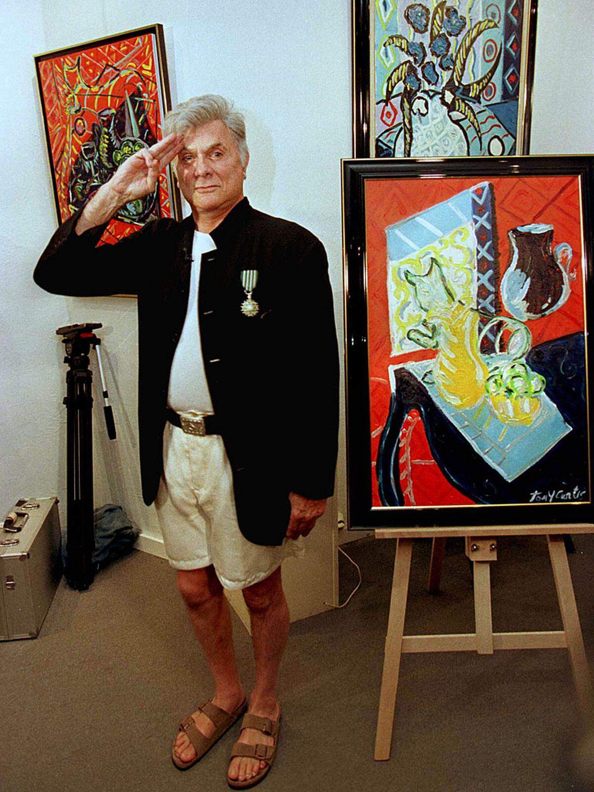 Im Alter fand Tony Curtis eine neue Leidenschaft: Die Kunst. Malen wurde zu einer zweiten Profession. Tagelang agierte er oft vor der Staffelei. Seine Kunst wurde in Galerien ausgestellt und für Tausende von Dollars verkauft.